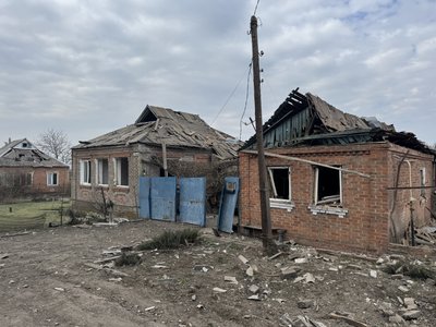 Вже вдруге тікають від війни: родина переселенців потрапила під обстріл у Слов’янську Вже вдруге тікають від війни: родина переселенців потрапила під обстріл у Слов’янську