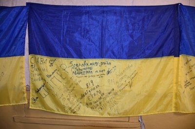 "Справжні олевчаночки": на Житомирщині волонтерки сплели понад тисячу захисних сіток для військових "Справжні олевчаночки": на Житомирщині волонтерки сплели понад тисячу захисних сіток для військових