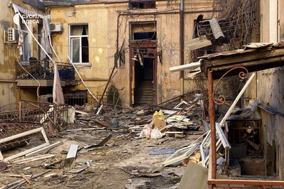 "Так бахнуло, ми всі в пилюці": як одесити пережили масовану атаку РФ у ніч на 27 квітня "Так бахнуло, ми всі в пилюці": як одесити пережили масовану атаку РФ у ніч на 27 квітня