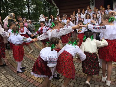 В Уторопах відновили традицію ведення гаївок В Уторопах відновили традицію ведення гаївок