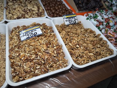 "В цьому році горіхів мало": за скільки купують і продають волоські у Сумах "В цьому році горіхів мало": за скільки купують і продають волоські у Сумах