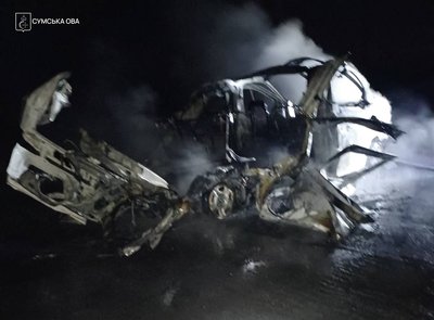 "Молнія" вдарила по Ковпаківському району Сум та автомобілю в одному зі старостатів "Молнія" вдарила по Ковпаківському району Сум та автомобілю в одному зі старостатів
