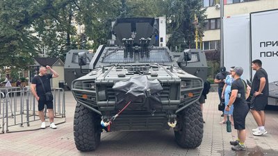 Бронемашина, Франківськ Бронемашина, Франківськ
