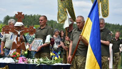 У Коропській громаді на Чернігівщині попрощалися з бійцем Володимиром Шелегом У Коропській громаді на Чернігівщині попрощалися з бійцем Володимиром Шелегом