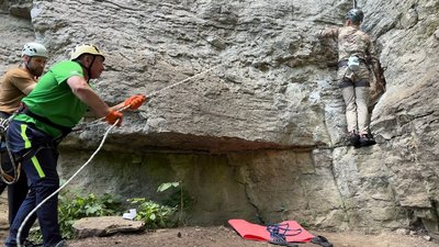 Ветерани підкорюють скелі Ветерани підкорюють скелі