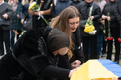 Понад рік вважався зниклим безвісти: в Ужгороді попрощалися із полеглим воїном Сергієм Лазориком Понад рік вважався зниклим безвісти: в Ужгороді попрощалися із полеглим воїном Сергієм Лазориком