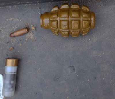 Поліцейські вилучили понад півсотні патронів та гранату з будинку жителя Житомирщини Поліцейські вилучили понад півсотні патронів та гранату з будинку жителя Житомирщини