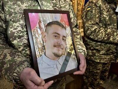 У Полтаві попрощались з молодшим сержантом Павлом Гриценком та солдатом Павлом Єремичем У Полтаві попрощались з молодшим сержантом Павлом Гриценком та солдатом Павлом Єремичем