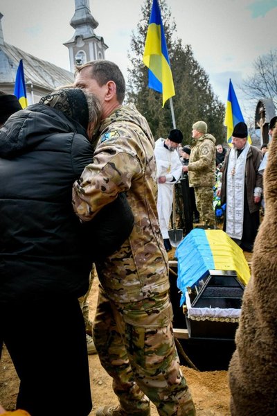 Загинув в день народження: на Закарпатті попрощалися із полеглим воїном Михайлом Цвіком Загинув в день народження: на Закарпатті попрощалися із полеглим воїном Михайлом Цвіком
