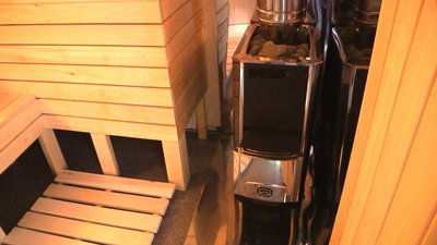 Сауну на колесах для військових змайстрували хмельницькі волонтери