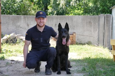 Цуценя-рятувальниця: до ДСНС Полтавщини привезли вівчарку, яка шукатиме людей під завалами Цуценя-рятувальниця: до ДСНС Полтавщини привезли вівчарку, яка шукатиме людей під завалами