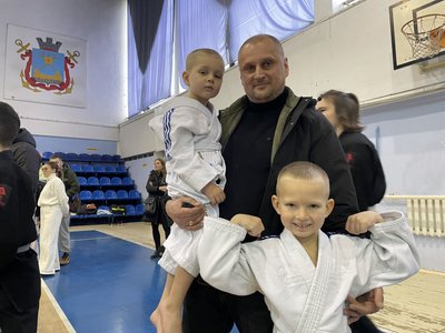 Олександр з синами — учасниками замагання Олександром та Артемом Олександр з синами — учасниками замагання Олександром та Артемом