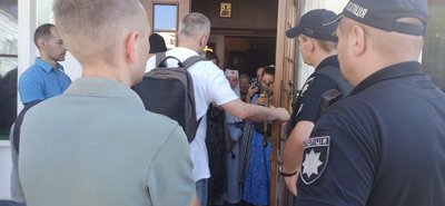 Комісія з поліцією зайшла у два корпуси Нижньої Лаври Комісія з поліцією зайшла у два корпуси Нижньої Лаври