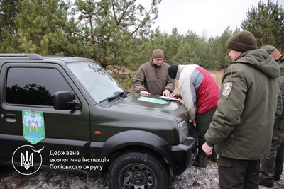 Чоловік на Житомирщині має відшкодувати майже 800 гривень за незаконну вирубку ялинки Чоловік на Житомирщині має відшкодувати майже 800 гривень за незаконну вирубку ялинки