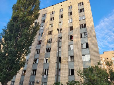 "Онучці зашивали голову": наслідки падіння уламків в Дарницькому районі столиці "Онучці зашивали голову": наслідки падіння уламків в Дарницькому районі столиці