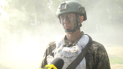 На Житомирщині курсанти одеської Військової академії отримали марунові берети ДШВ На Житомирщині курсанти одеської Військової академії отримали марунові берети ДШВ