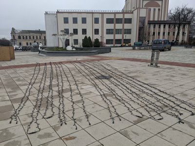 "Надія на маленьке диво": в Умані на Черкащині встановлюють новорічну ялинку "Надія на маленьке диво": в Умані на Черкащині встановлюють новорічну ялинку