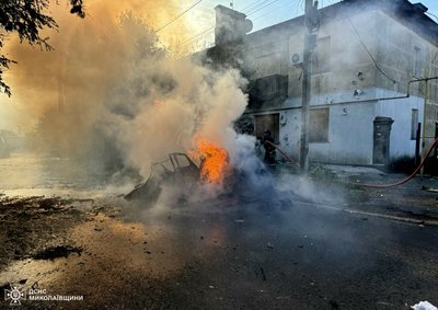 Російські війська з артилерії вдарили по Очакову, горів автомобіль — ДСНС Російські війська з артилерії вдарили по Очакову, горів автомобіль — ДСНС