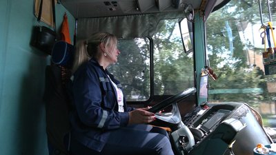 Втратила доньку під час блокади Чернігова й сама виховує онука: історія водійки тролейбуса Марії Деревянко Втратила доньку під час блокади Чернігова й сама виховує онука: історія водійки тролейбуса Марії Деревянко