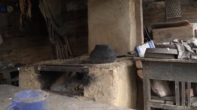 "Хай вбивають. Я нікуди не поїду". Як живуть ті, хто залишається в прифронтовому Новотроїцькому на Дніпропетровщині "Хай вбивають. Я нікуди не поїду". Як живуть ті, хто залишається в прифронтовому Новотроїцькому на Дніпропетровщині