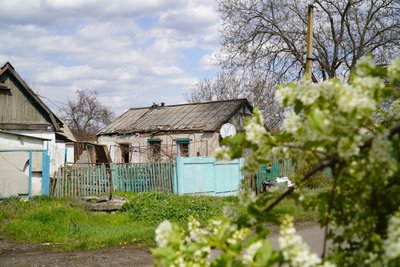 "З хати виходиш і слухаєш — літають чи ні". Що розповідають жителі прифронтової Богданівки на Дніпропетровщині "З хати виходиш і слухаєш — літають чи ні". Що розповідають жителі прифронтової Богданівки на Дніпропетровщині