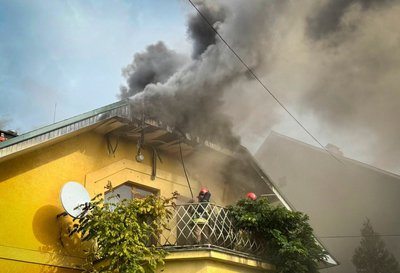 Осередком займання стало горище: пожежу в будинку в мікрорайоні БАМ в Ужгороді ліквідували Осередком займання стало горище: пожежу в будинку в мікрорайоні БАМ в Ужгороді ліквідували
