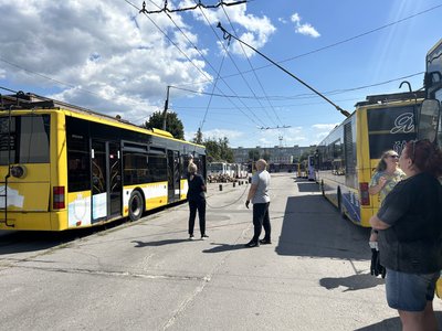 "Навчання тут безкоштовне": у Кременчуці навчають майбутніх водіїв тролейбусів "Навчання тут безкоштовне": у Кременчуці навчають майбутніх водіїв тролейбусів