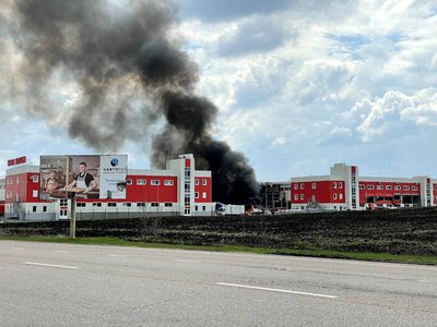 Перший удар по території термінала Нової пошти у Коротичі був 22 квітня 2022 року Перший удар по території термінала Нової пошти у Коротичі був 22 квітня 2022 року