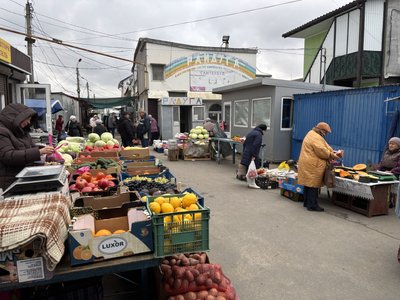 Свіжа по 20–25 гривень, квашена — 100: яка ціна капусти на ринку Буковини Свіжа по 20–25 гривень, квашена — 100: яка ціна капусти на ринку Буковини