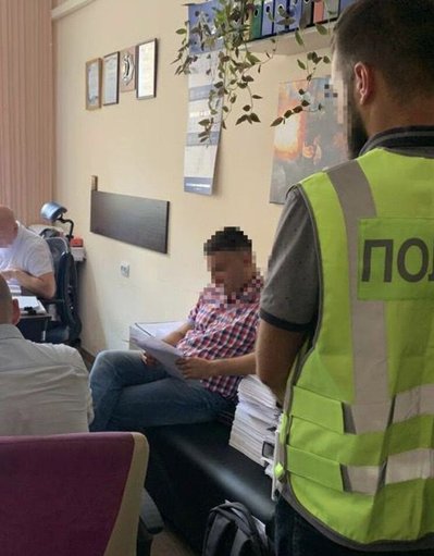 Збитки майже на 2 млн грн: заступника директора "Київавтодору" підозрюють у службовій недбалості Збитки майже на 2 млн грн: заступника директора "Київавтодору" підозрюють у службовій недбалості