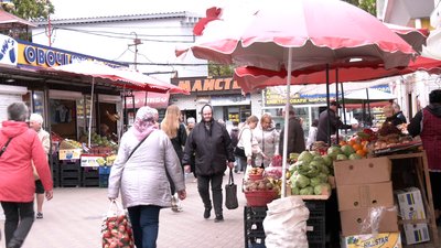 Скільки коштують молоді овочі на Житньому ринку у Житомирі: чи зросли ціни і чи є попит Скільки коштують молоді овочі на Житньому ринку у Житомирі: чи зросли ціни і чи є попит