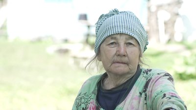 "Отак підлатуємо, сиплеться все": історія подружжя, яке живе в 200-літньому будинку у селі на Рівненщині