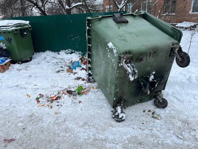 Горять сміттєві баки Горять сміттєві баки