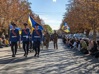 Зустріли на колінах: на Черкащині попрощались із воїном Костянтином Байдою Зустріли на колінах: на Черкащині попрощались із воїном Костянтином Байдою
