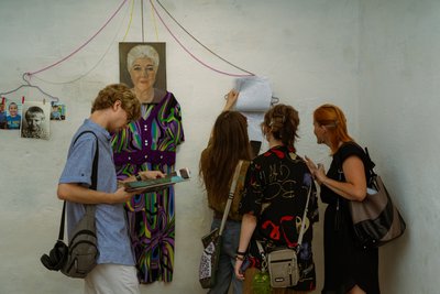 "Сонце сходить на заході": якою є виставка мистецтва в Палаці культури металургів у Кривому Розі
