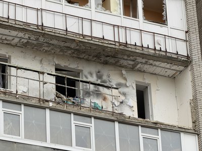 Багатоповерхівка та Палац дітей: наслідки російської атаки на Суми Багатоповерхівка та Палац дітей: наслідки російської атаки на Суми