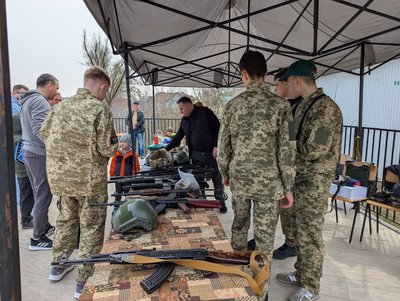 зброя, показ зброї