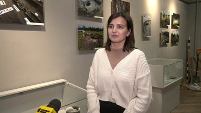 Підвіски, натільний хрестик та амфора, якій 5 тисяч років: виставку артефактів презентували у Рівному Підвіски, натільний хрестик та амфора, якій 5 тисяч років: виставку артефактів презентували у Рівному