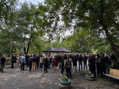 У Кривому Розі прощаються з батьком та сином, які загинули внаслідок удару по ТЦ 21 серпня У Кривому Розі прощаються з батьком та сином, які загинули внаслідок удару по ТЦ 21 серпня