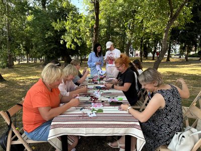 "Я не хочу, щоб це була "стіна плачу": на Рівненщині створюють 12-метрове вишите панно на честь загиблих військових "Я не хочу, щоб це була "стіна плачу": на Рівненщині створюють 12-метрове вишите панно на честь загиблих військових