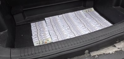 Частина боргу у сумі 10 тисяч доларів, на якій чоловіка затримали
