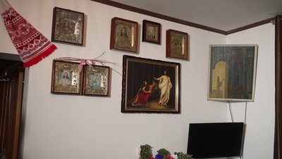 Понад дві сотні фольгових ікон зібрали у домашньому музеї колекціонери з Рівненщини Понад дві сотні фольгових ікон зібрали у домашньому музеї колекціонери з Рівненщини