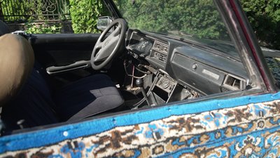 Кабріолет-килим: як хлопці з Рокитного створили авто біля якого фотографуються люди Кабріолет-килим: як хлопці з Рокитного створили авто біля якого фотографуються люди