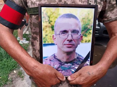 "Сказав, що має захищати сім’ю, а не ховатися по кущах". У Сумах попрощалися з Ярославом Лисенком "Сказав, що має захищати сім’ю, а не ховатися по кущах". У Сумах попрощалися з Ярославом Лисенком