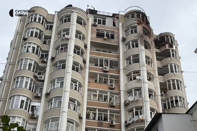 Вибиті вікна та пил у квартирах: мешканці одеського ЖК розповіли про наслідки атаки РФ