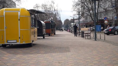 Нічні російські атаки, волонтерський рух, кафе: як живуть у Сумах Нічні російські атаки, волонтерський рух, кафе: як живуть у Сумах