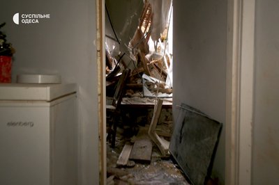 "Вискочили за хвилину": жителі зруйнованого будинку в Одесі про атаку РФ 27 січня "Вискочили за хвилину": жителі зруйнованого будинку в Одесі про атаку РФ 27 січня