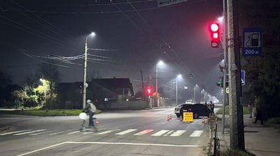 У Хмельницькому водій автомобіля "Ford B-Max" наїхав на 54-річного пішохода, який переходив дорогу