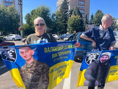 У Черкасах провели акцію на підтримку полонених та зниклих безвісти У Черкасах провели акцію на підтримку полонених та зниклих безвісти