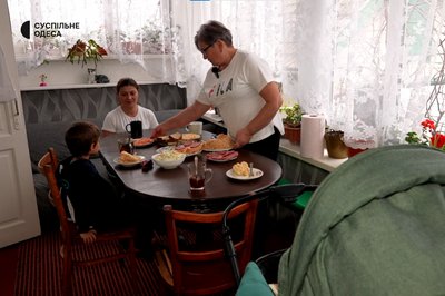 "Діти не потрапляють в інтернат, вони йдуть у сім’ї": історії двох патронатних родин з Одещини "Діти не потрапляють в інтернат, вони йдуть у сім’ї": історії двох патронатних родин з Одещини
